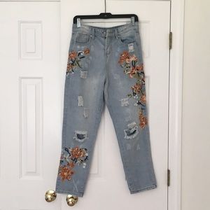 Embroidered Mom Jeans •FINAL PRICE•